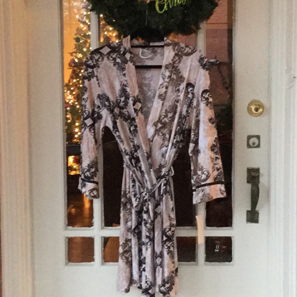 NWT LINEA DONATELLA SHORT WRAP ROBE